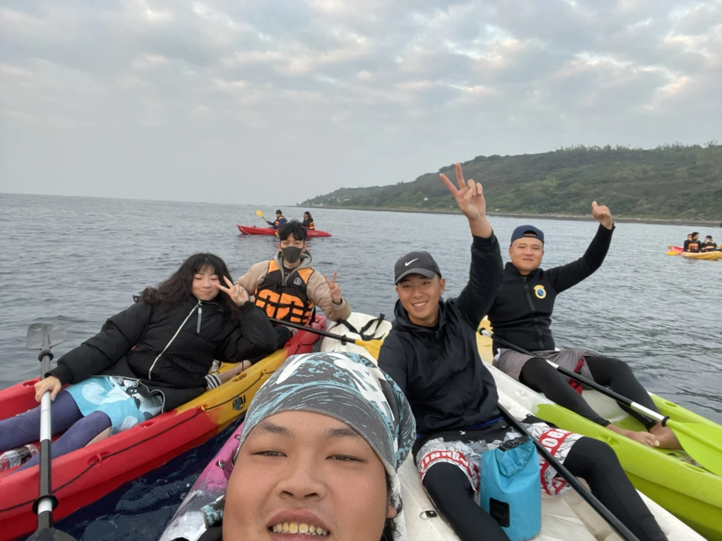 2021年迎曙光承佑(中下)與同事及遊客合照