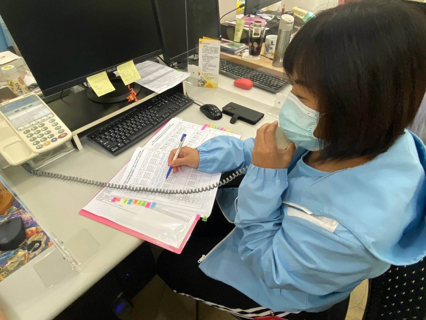 撥打電話關懷社區獨居長輩