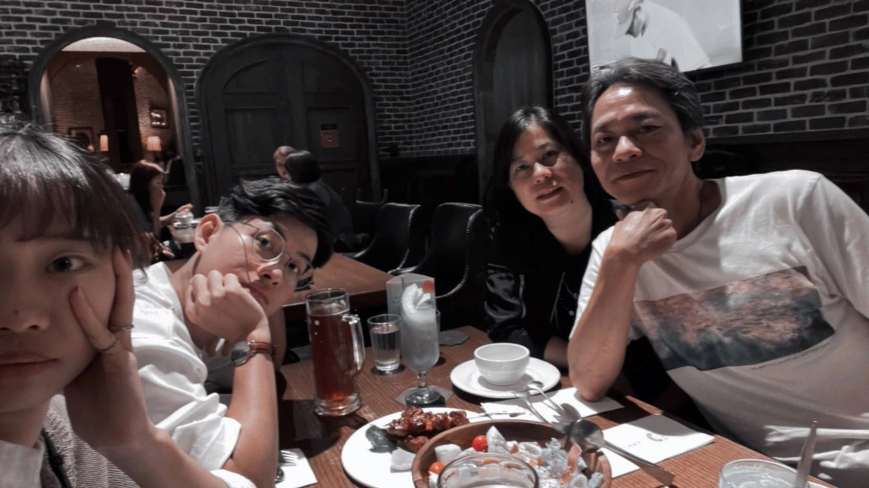 哲瑀與父母聚餐